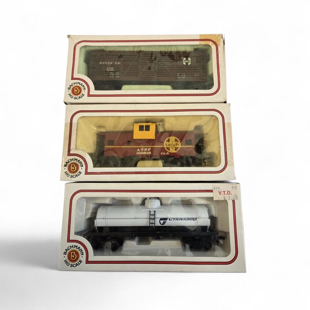 Bachmann HO Scale Santa Fe Freight Cars Lot –Stock Car Tank Car Caboose w/ Boxes